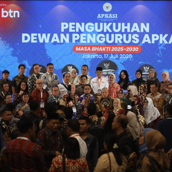 Pengukuhan Dewan Pengurus Apkasi 2025-2030 Dihadiri Mendagri dan Anggota DPR RI, Ini yang Disampaikan Bursah Zarnubi