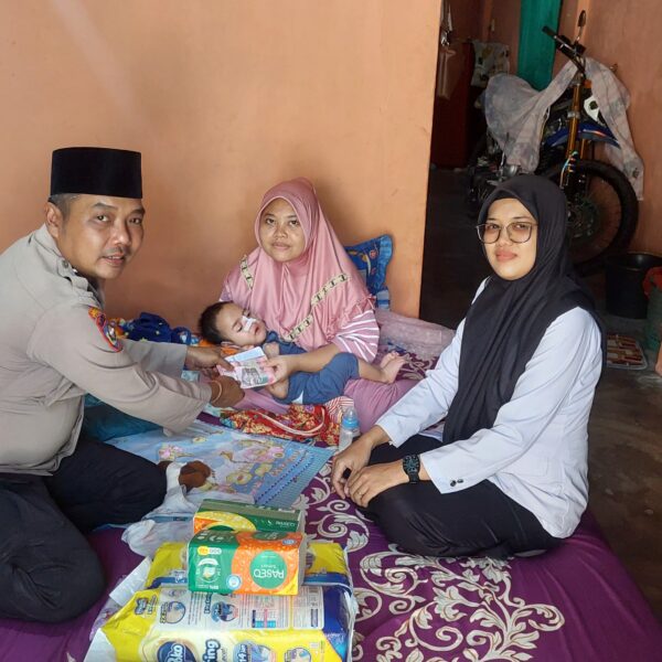 AIPDA Leonardo dan Istri, Bidan Fitri Lestari, Mengulurkan Tangan kepada Adik Shaga yang Berjuang Melawan Penyakit