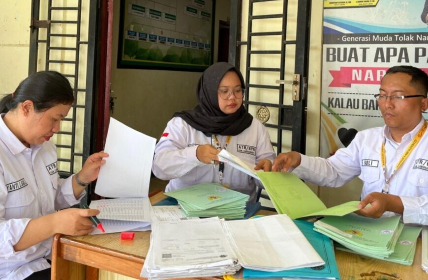 Kantor Pertanahan Labuhanbatu Serahkan 29 Sertipikat Residu PTSL kepada Warga Desa Pulo Jantan