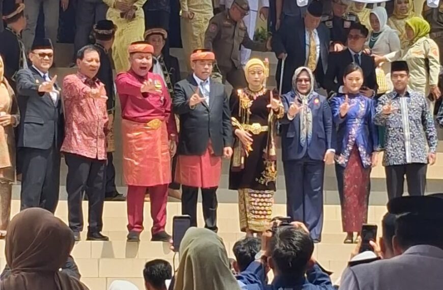 HUT ke-157 Lahat, DPRD Gelar Paripurna Istimewa: Herman Deru Puji Kepemimpinan Bursah–Widia